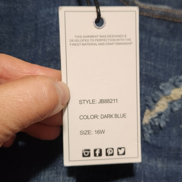 JUDY BLUE Chevelle Hi-Rise Cuffed Distressed Capri Jeans Womens Plus 16W - Picture 5 of 12